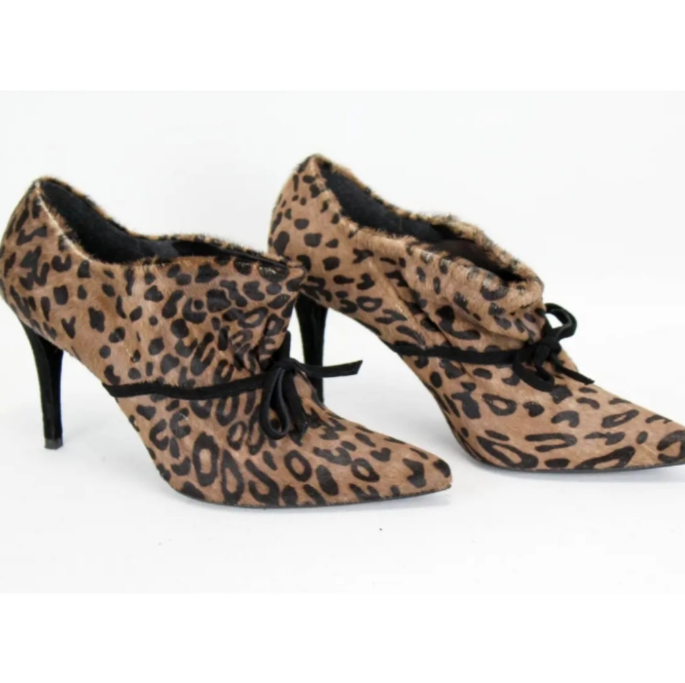 Stuart Weitzman Leopard AOK Bootie in Serval Hair. Black Suede‎ Heel & Bow